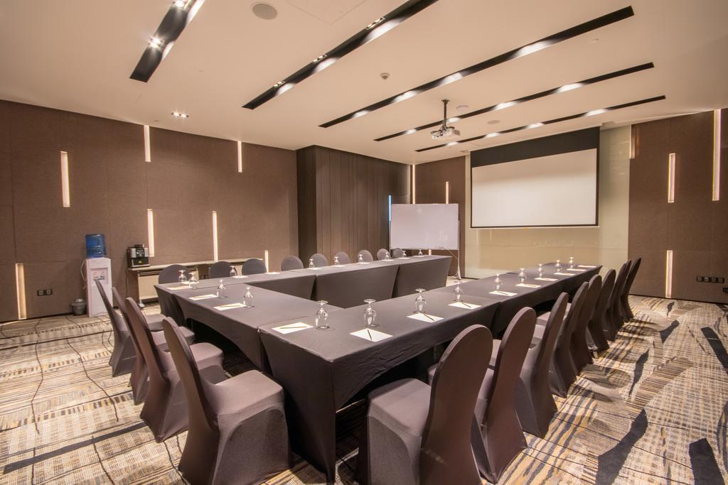 I'M Hotel Makati City Exteriér fotografie Meeting room at the hotel