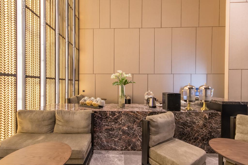I'M Hotel Makati City Exteriér fotografie The interior of the lounge