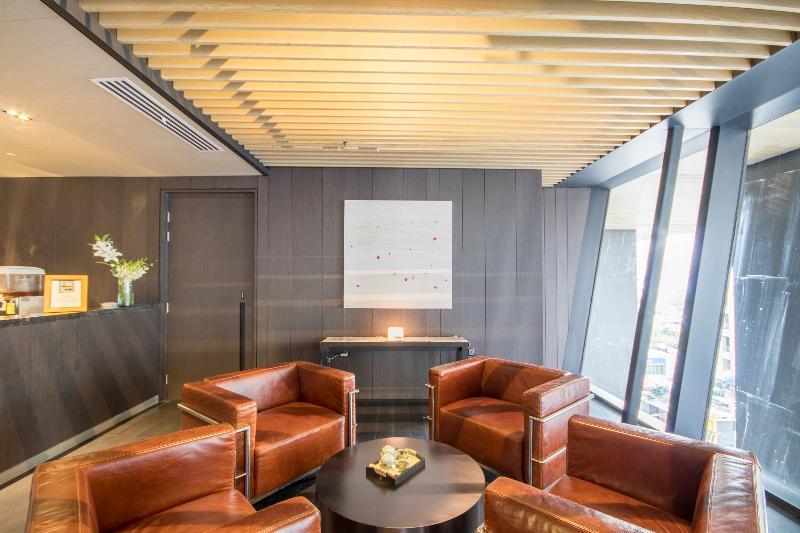 I'M Hotel Makati City Exteriér fotografie The interior of the lounge