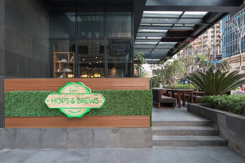 I'M Hotel Makati City Exteriér fotografie Hops & Brews