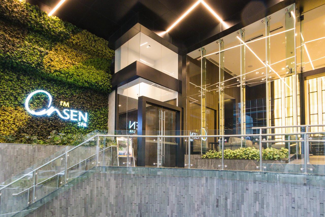 I'M Hotel Makati City Exteriér fotografie The entrance of the hotel