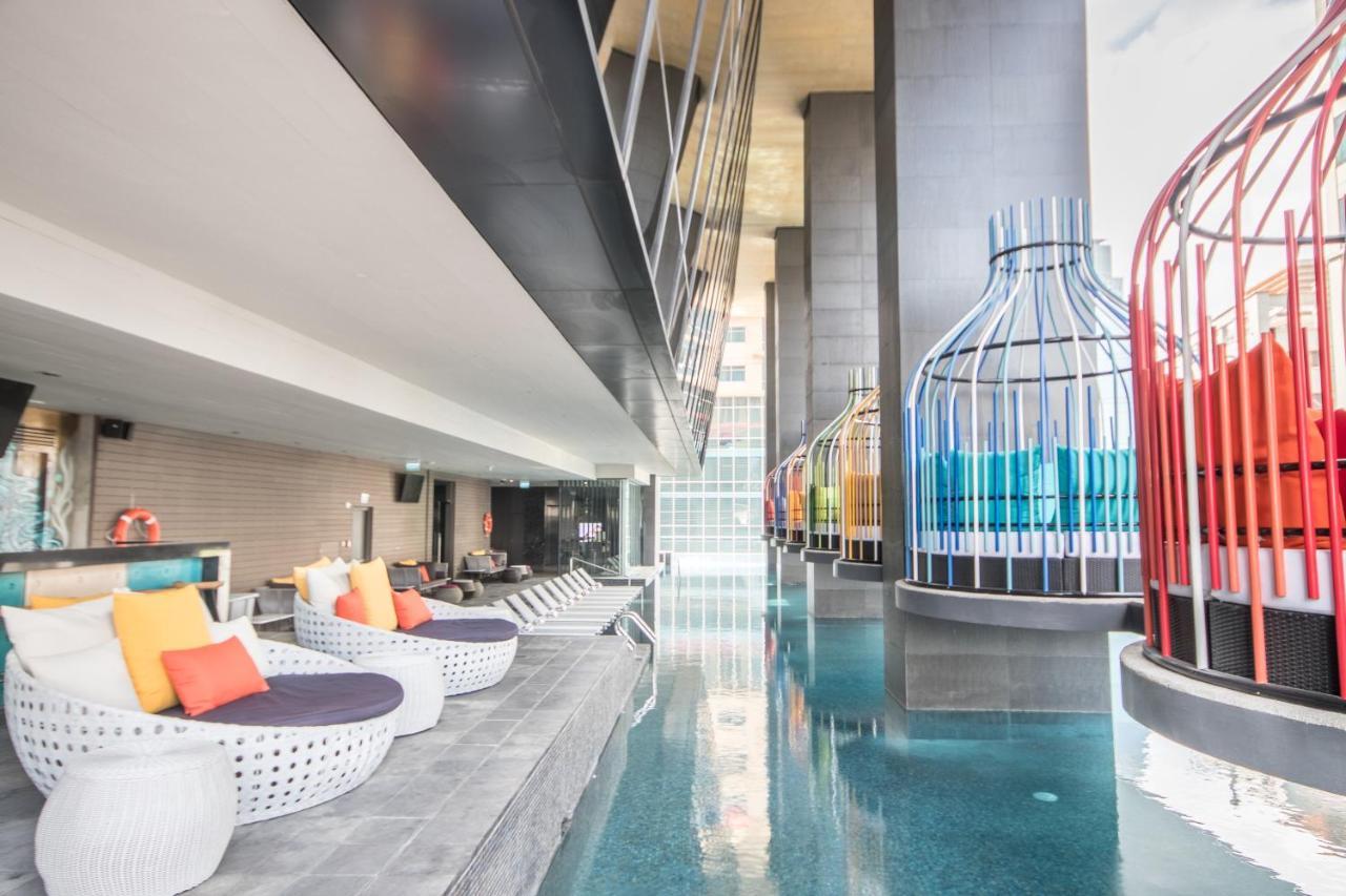 I'M Hotel Makati City Exteriér fotografie The pool at the hotel