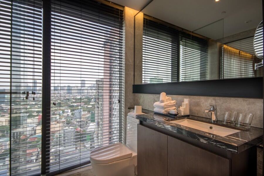 I'M Hotel Makati City Exteriér fotografie Venetian blinds
